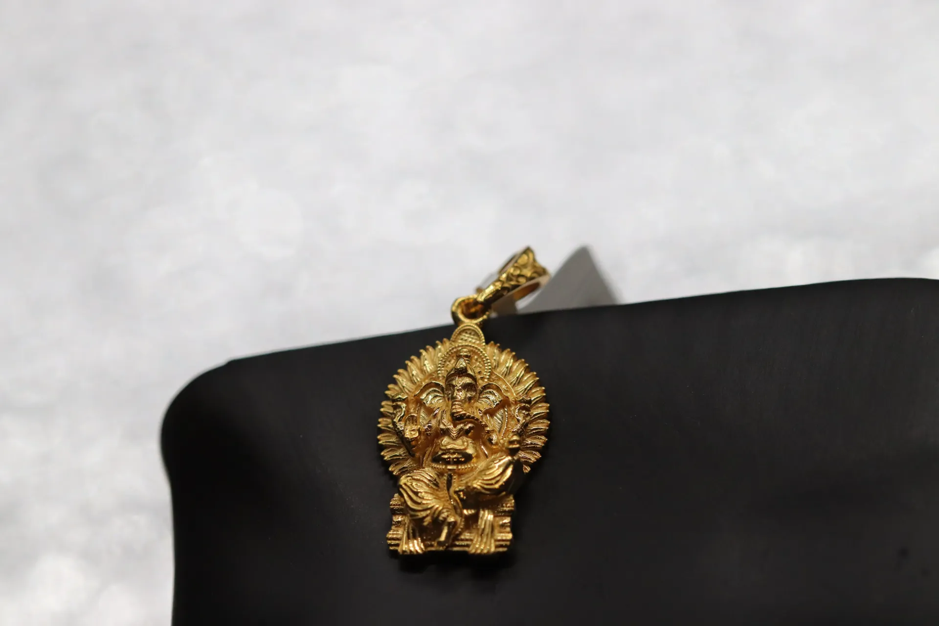 22k Pendant