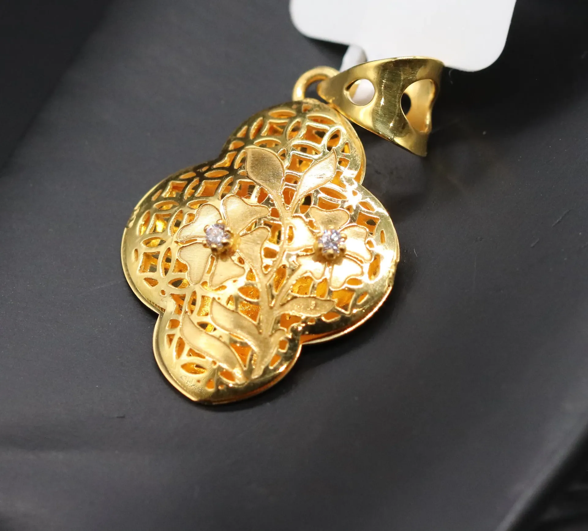 22k Pendant