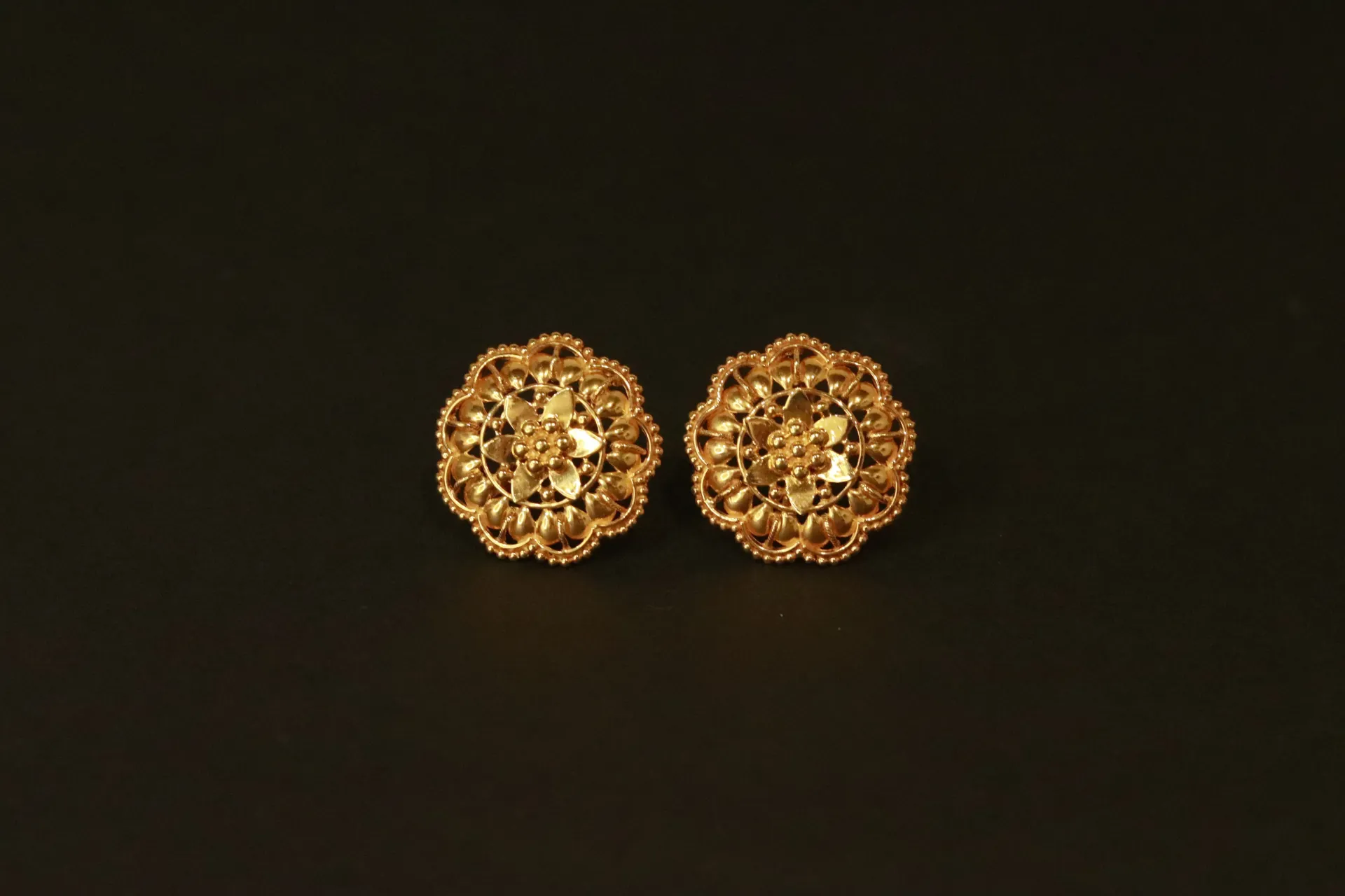[10180] 22k Stud Earrings