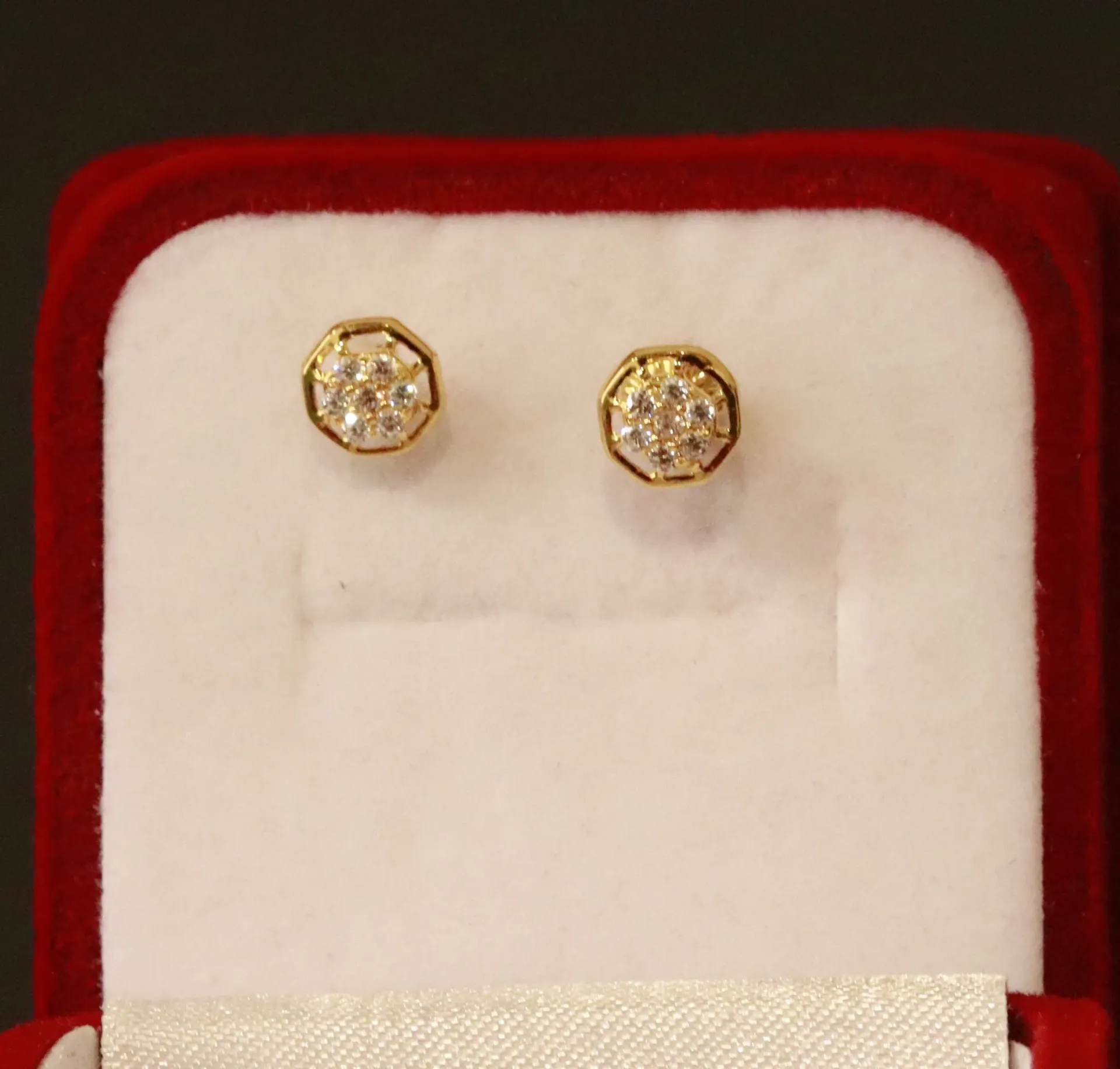 [10215] 22k Stud Earrings