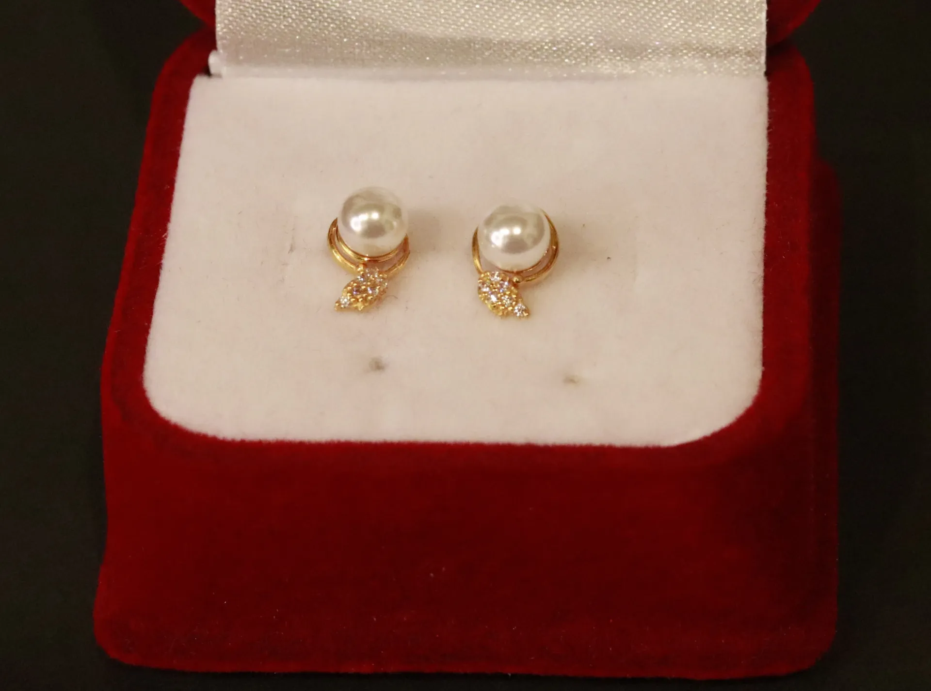 [10226] 22k Stud Earrings