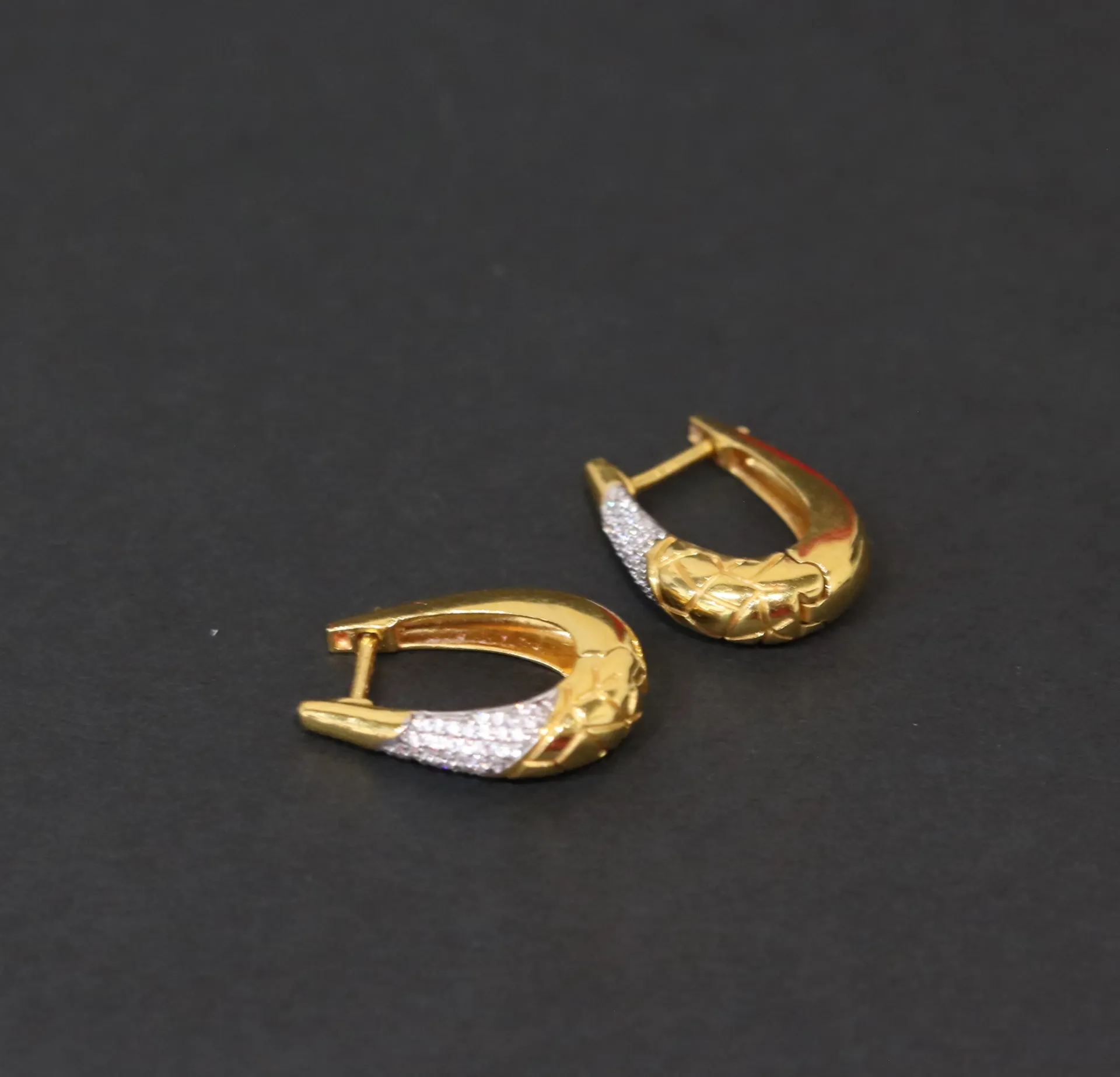 [10276] 22k Stud Earrings