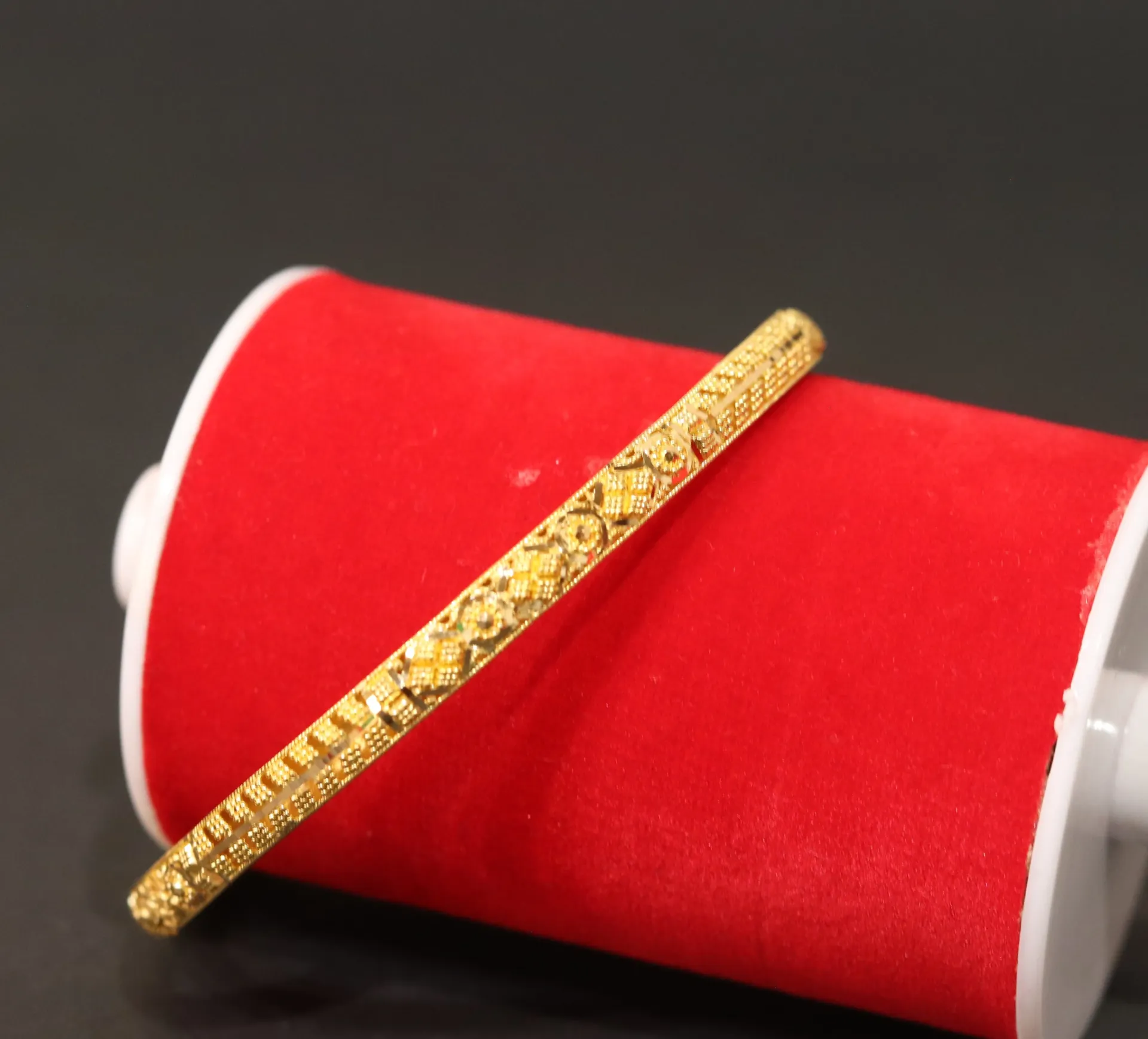 [10352] 22k Bangles