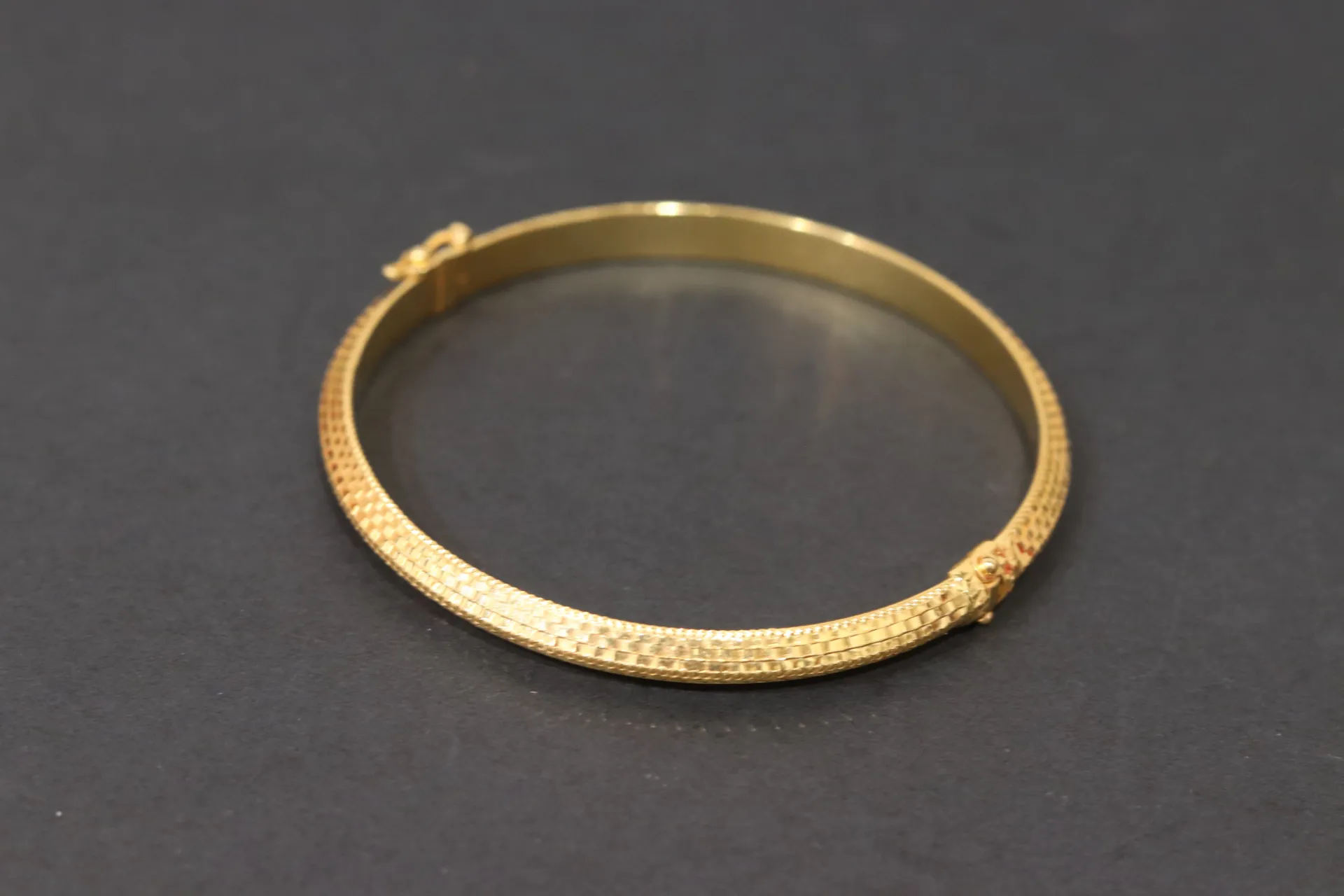 [10368] 22k Bangle
