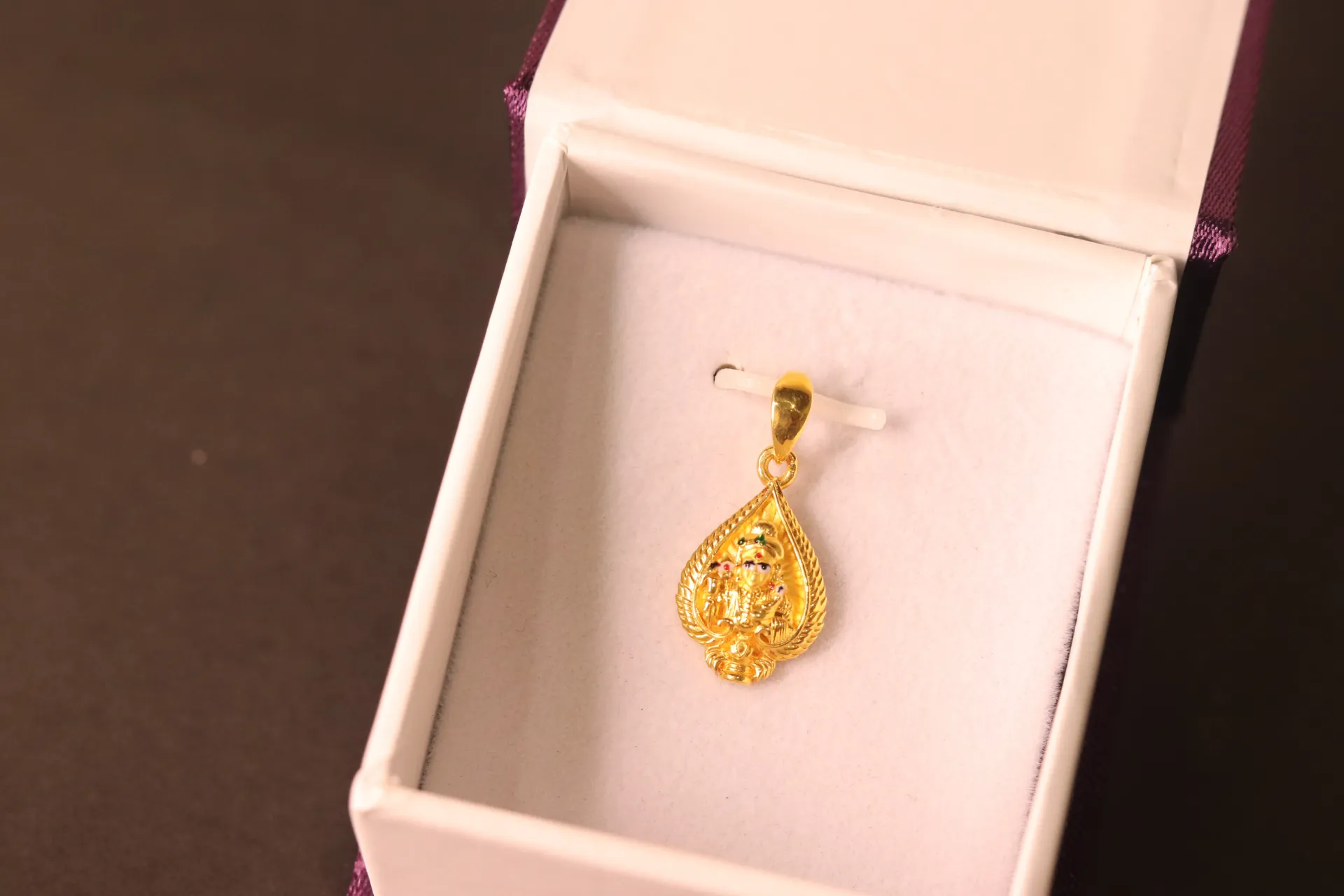 [10595] 22k GOD Pendant