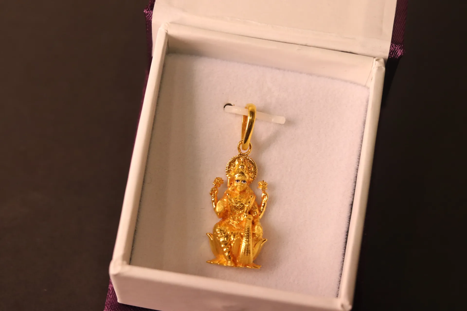 [10605] 22k Laxmi Ji Pendant