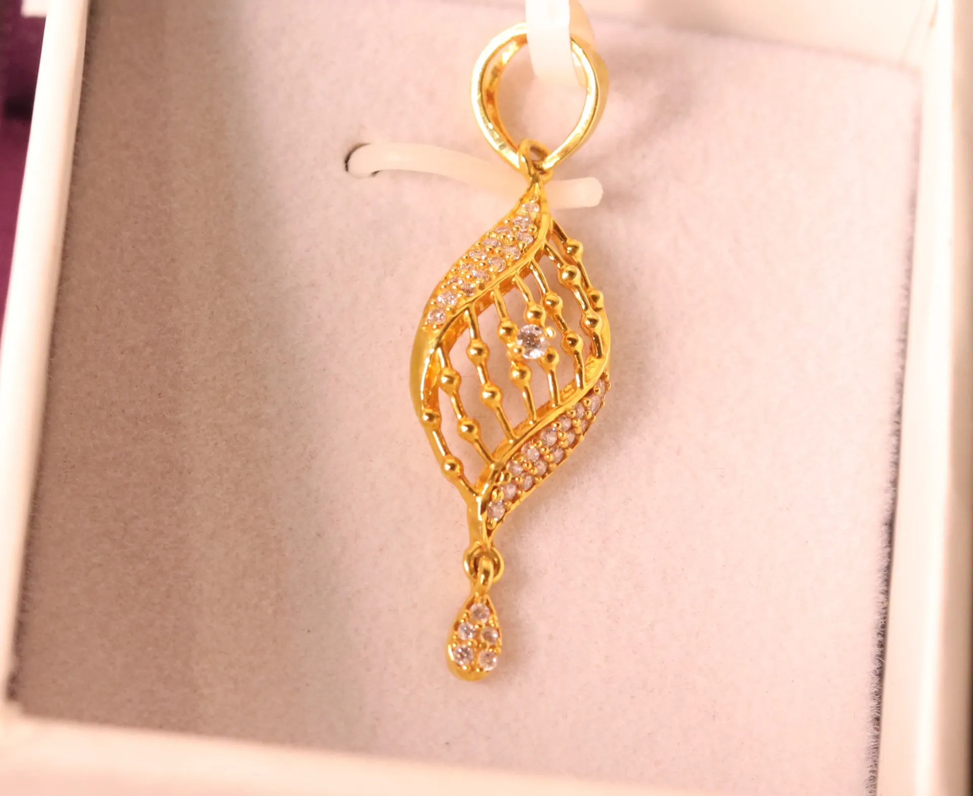 [10636] 22k Pendant Stones