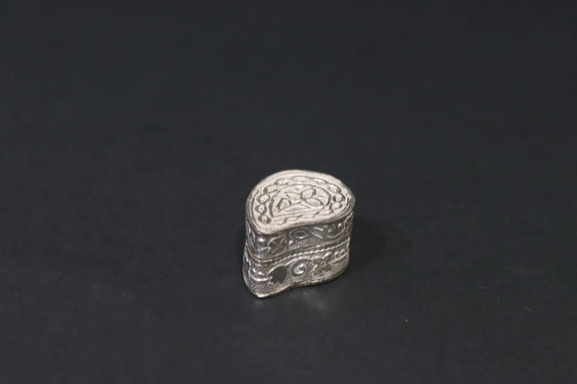 [10690] Silver Sindoor Box