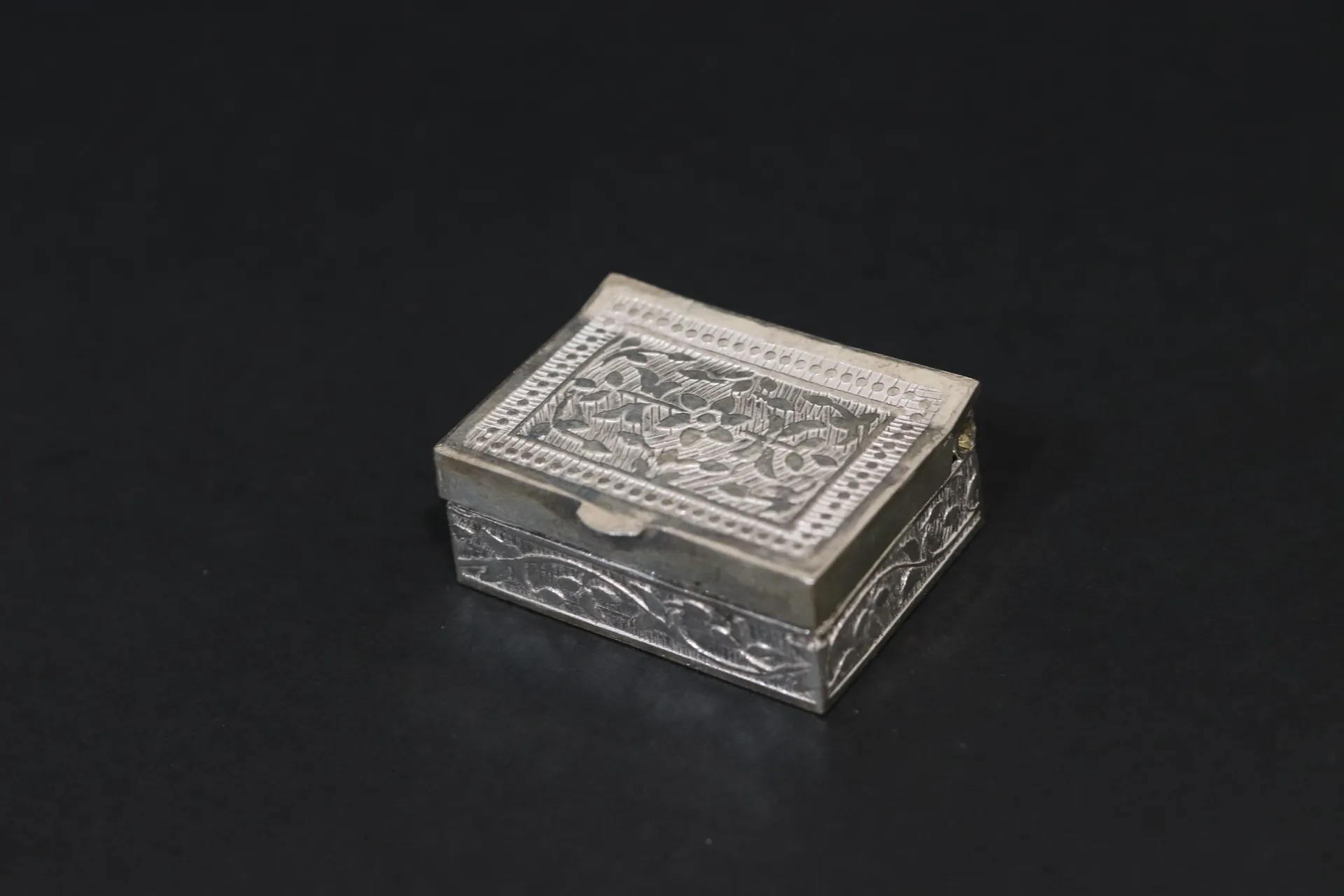 [10692] Silver Sindoor Box