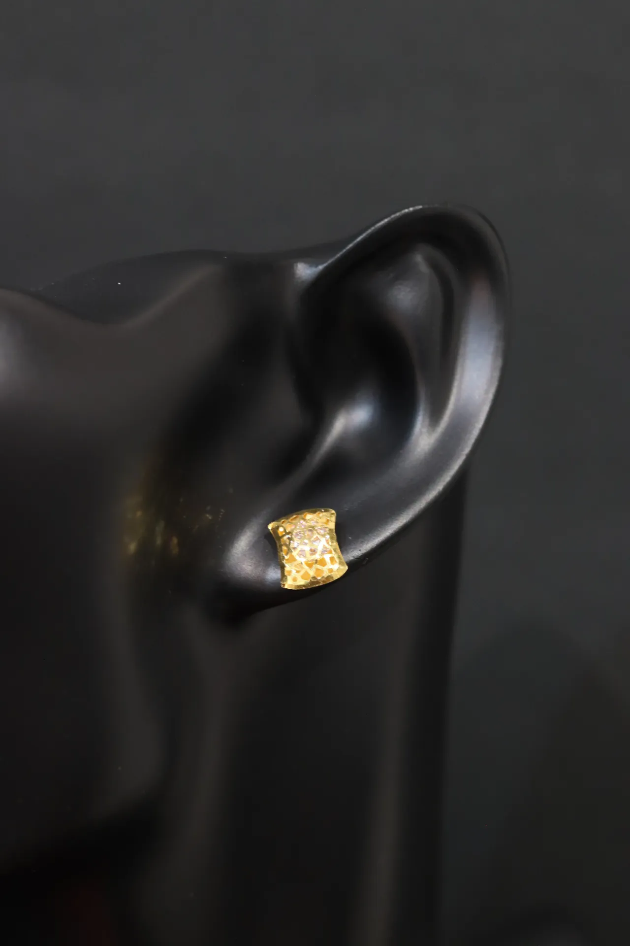 22k Studs/ Earring