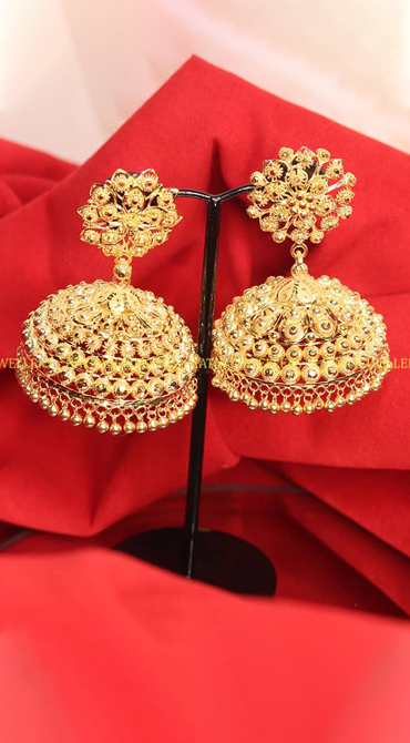 gold-earrings-2